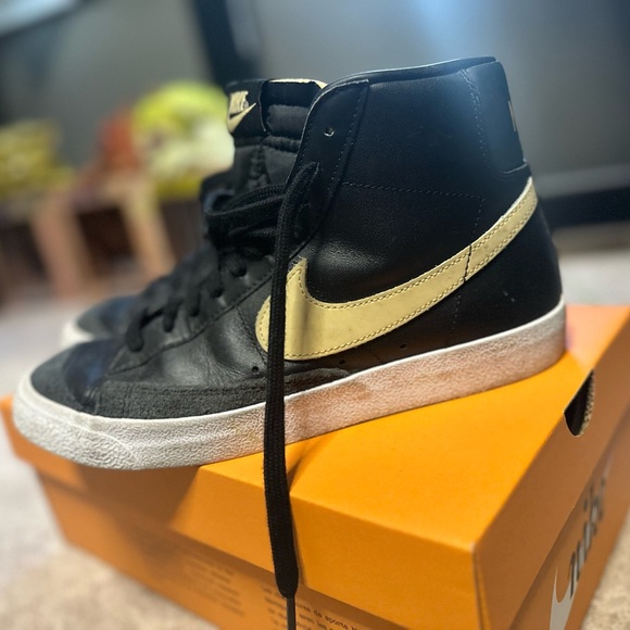 Nike Black and Yellow High-Tops - Picture 2 of 3